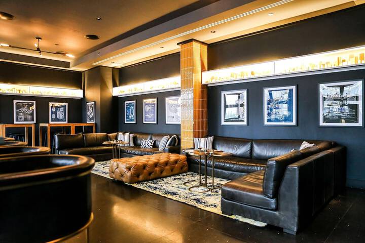 Lounge 129 of 143