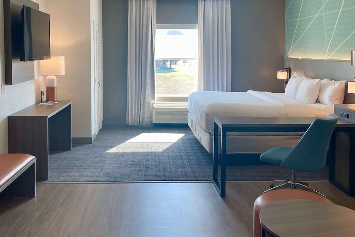 Room 16 of 38