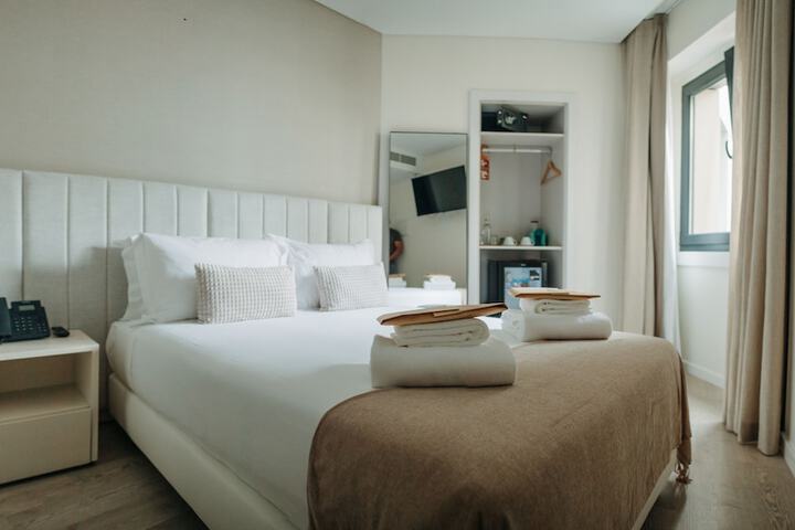 Room 30 of 164