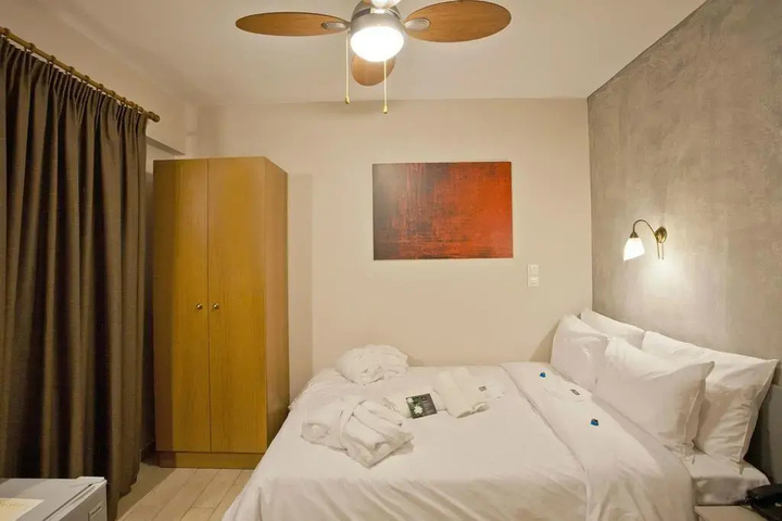 Room 9 of 13