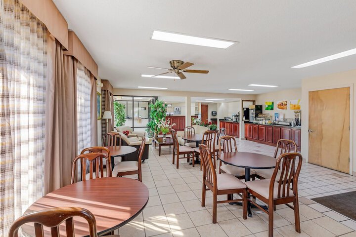 Breakfast/Coffee Service 42 of 45