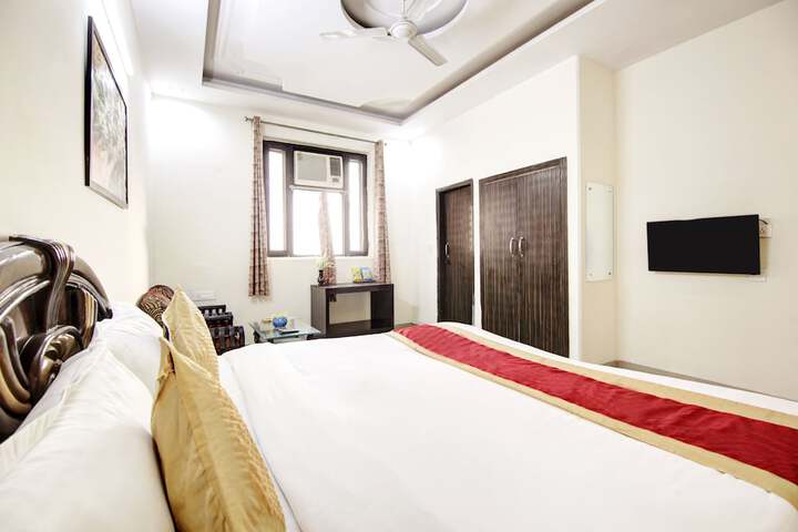 Room 32 of 52