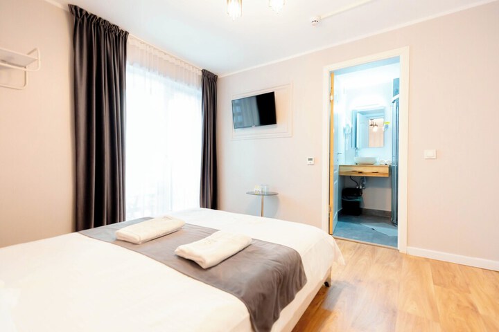 Room 2 of 29