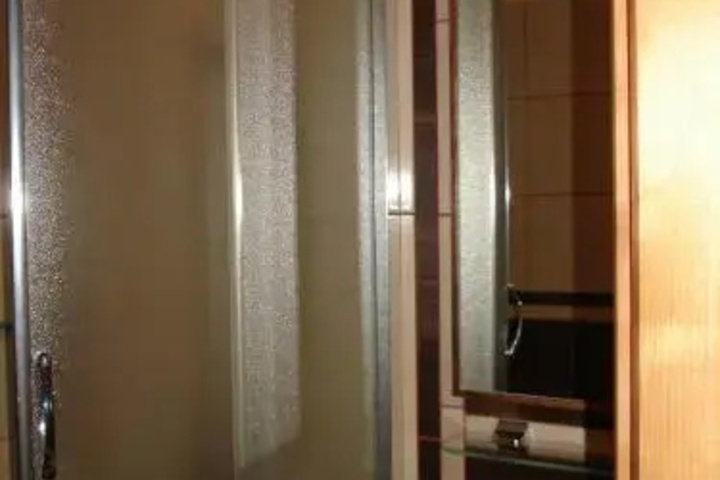 Room 8 of 15