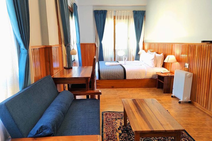 Room 4 of 15