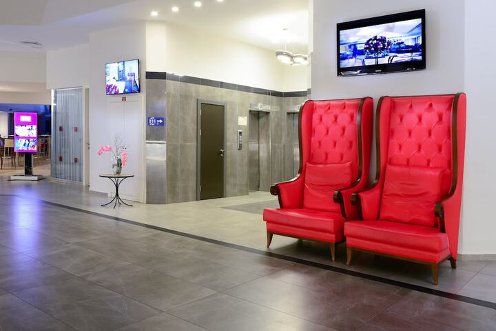 Entrance & Lobby