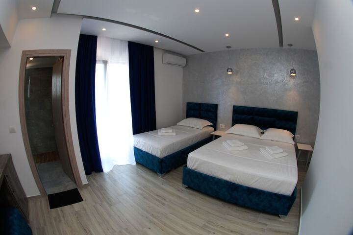 Room 3 of 103