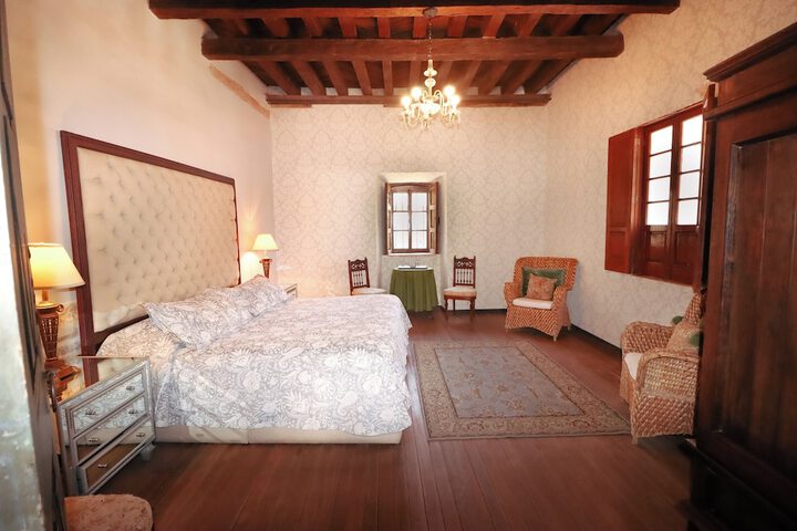 Room 2 of 49