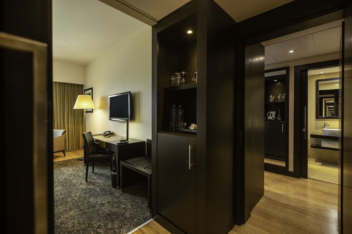 Room 7 of 82