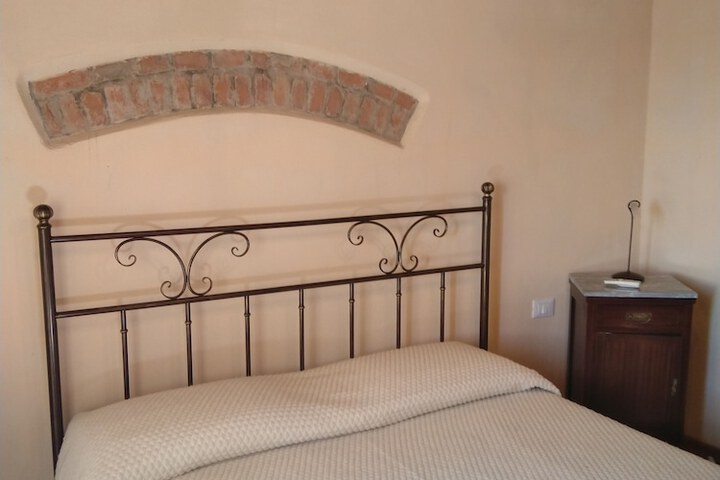 Room 8 of 34