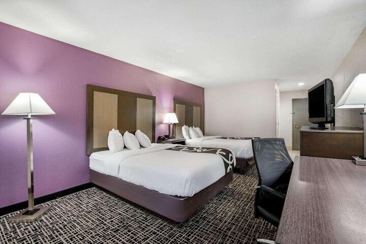 2 Queen Beds Mobility Accessible (1 of 11)