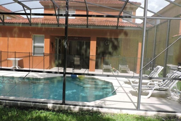 Pool 20 of 31