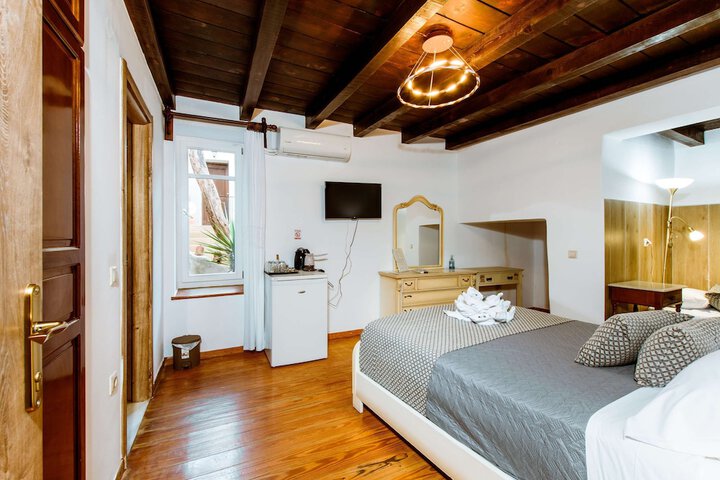 Room 50 of 148