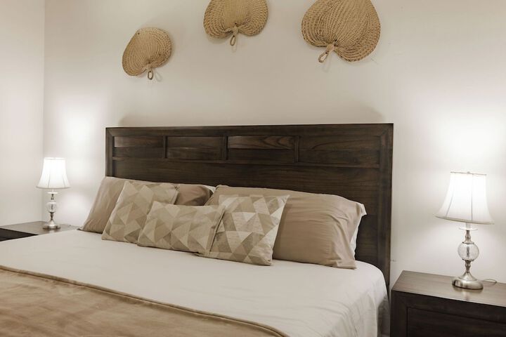 Room 6 of 120