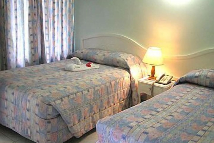 Room 4 of 32