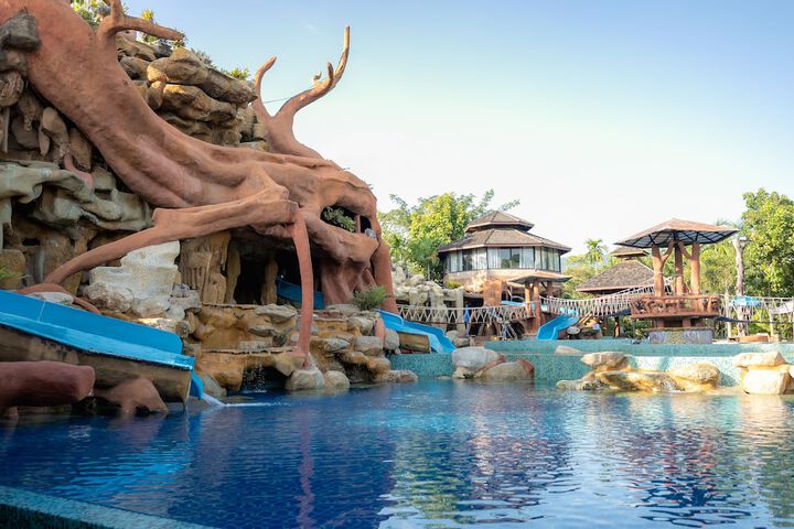 Pool Hotel