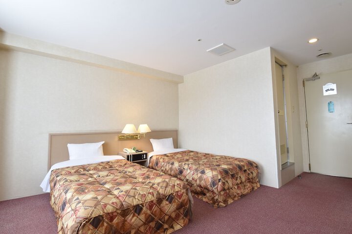 Room 8 of 116