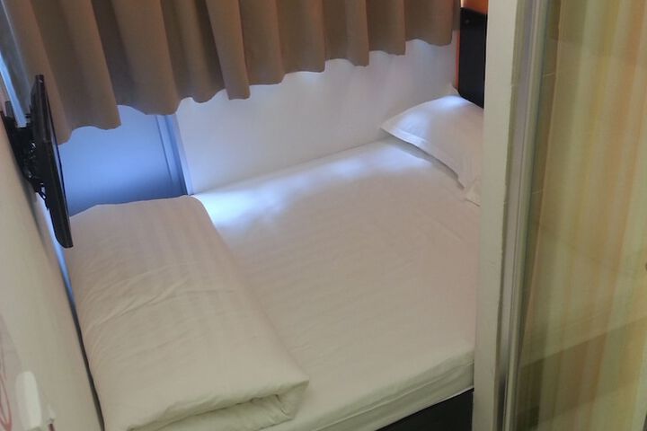 Room 3 of 33
