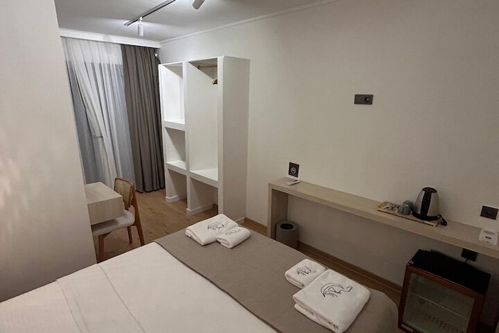 Room 16 of 42