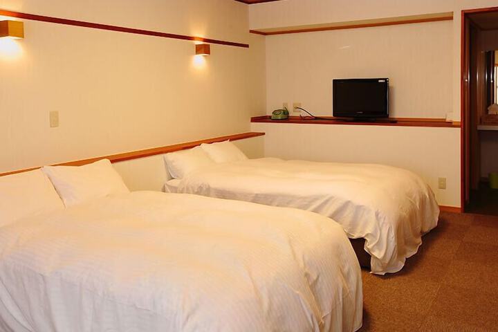 Room 5 of 20