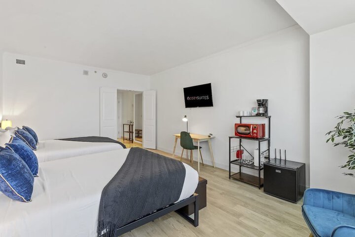 Room 32 of 80