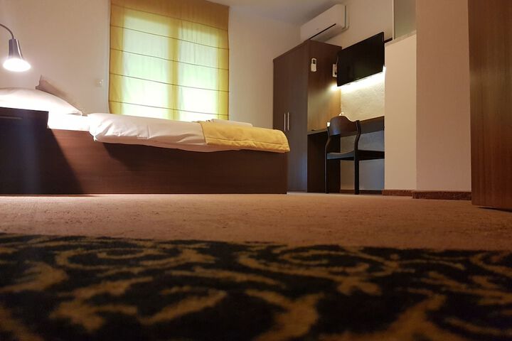 Room 5 of 22