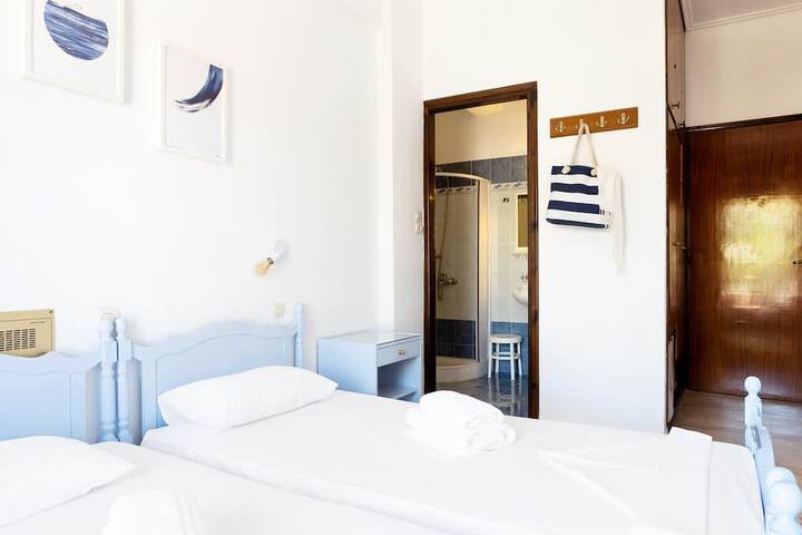 Room 6 of 24