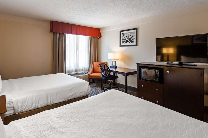 1 Queen Bed Mobility Accessible Communication Assistance Bathtub Full Breakfast (9 of 13)