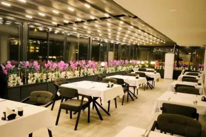 Dining 16 of 16