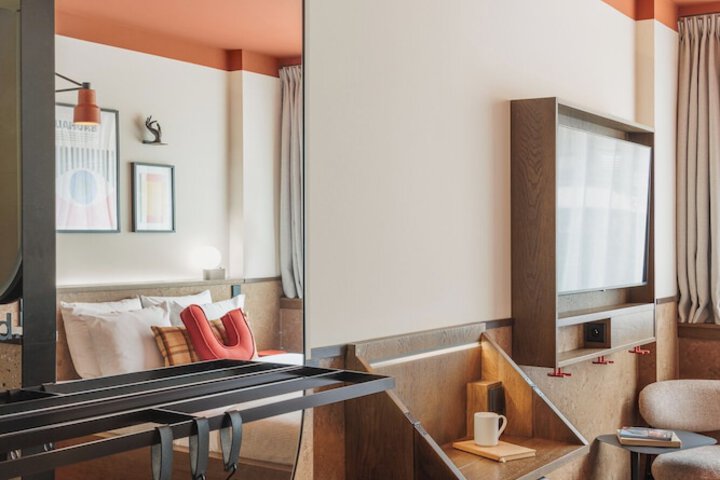 Room 20 of 48