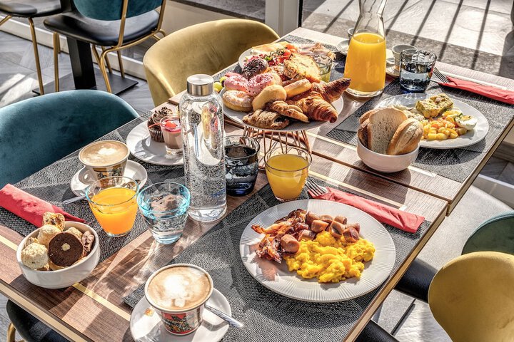 Breakfast/Coffee Service 98 of 114