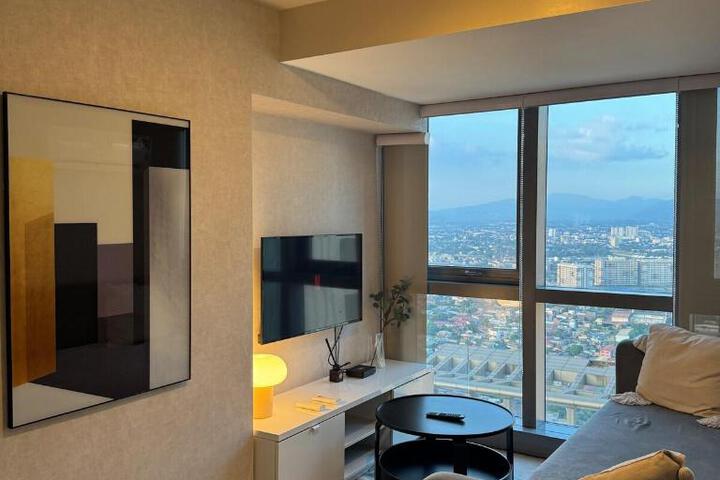 Image of Elegant 1BR w / Panoramic Pool Near Ortigas CBD -24