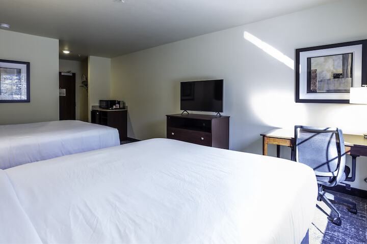 Quadruple Queen Bed (5 of 5)