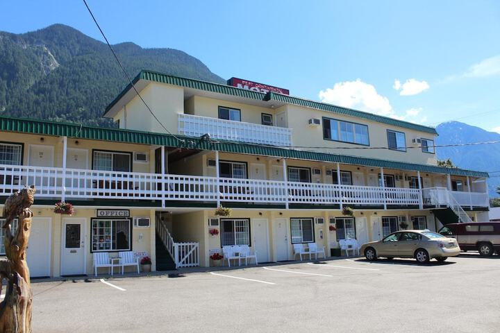 Hotel 74 of 81