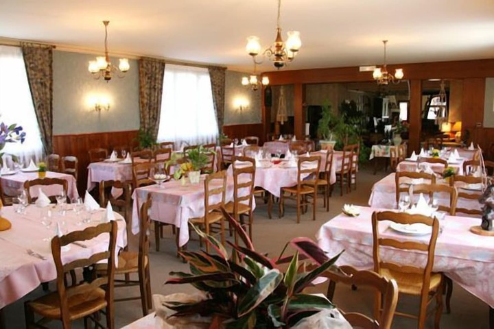Dining 29 of 64
