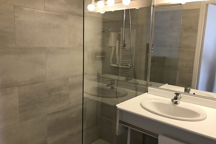 Room 13 of 24