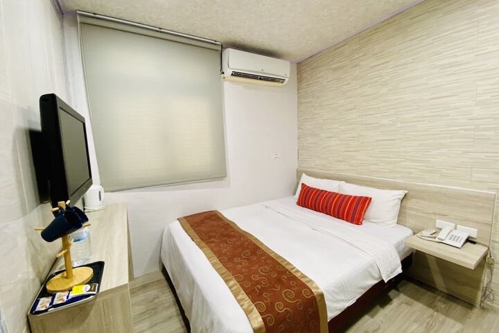 Room 18 of 38
