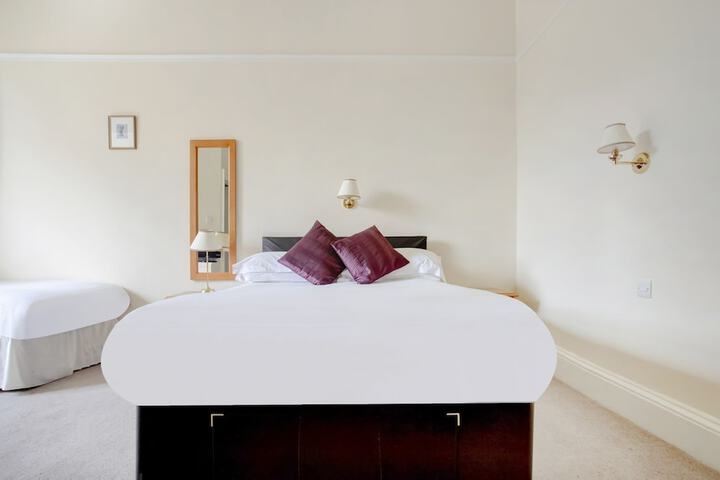 Room 27 of 52
