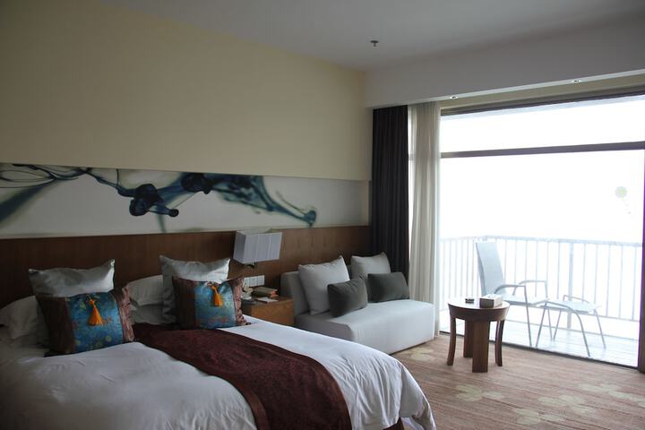 Room 6 of 68