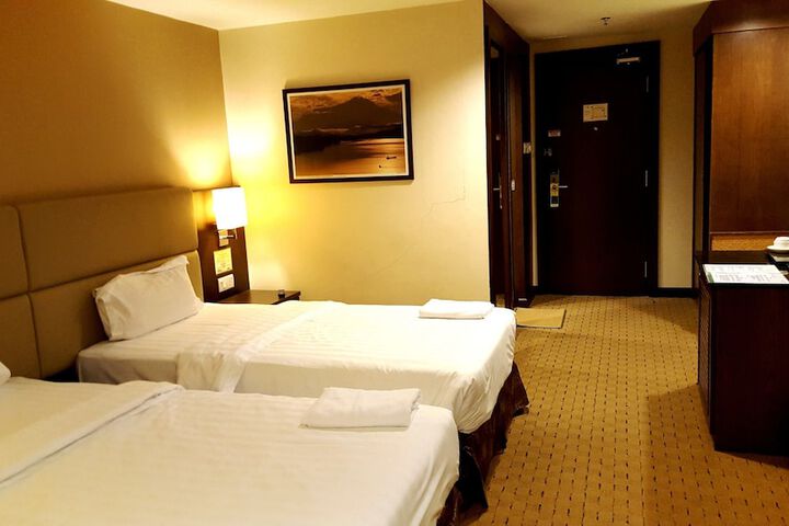Room 11 of 44
