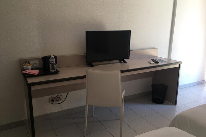 Room 10 of 35