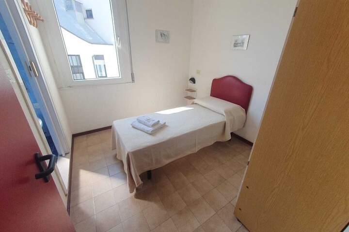 Room 8 of 14