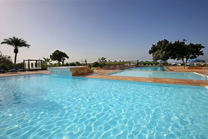 Hotel with Pool
