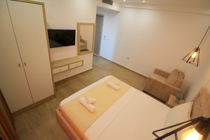 Room 9 of 34