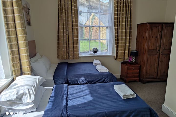 Room 2 of 49
