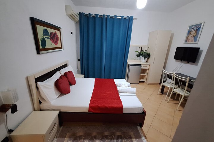 Room 4 of 16