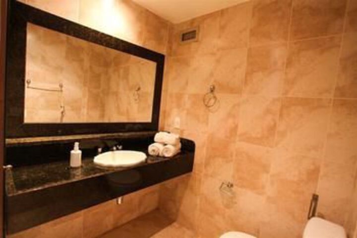 Room 3 of 28
