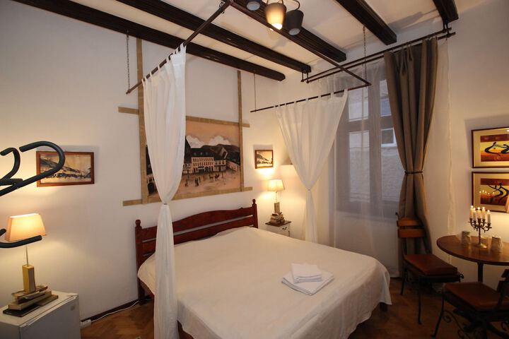 Room 5 of 42