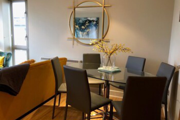 Room 6 of 18