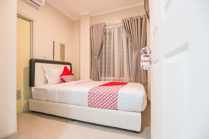 Room 8 of 32